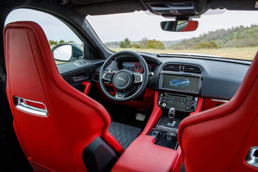 Интерьер Jaguar F-Pace SVR 2018 года  (WW) (фото 66 из 115)